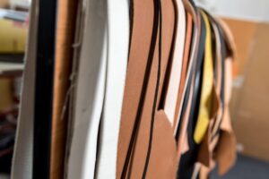 Ruční šití a zakázková výroba z kůže, kožené obojky a opasky ručně šité - 1cd6db6cc8571243a0e3939d1