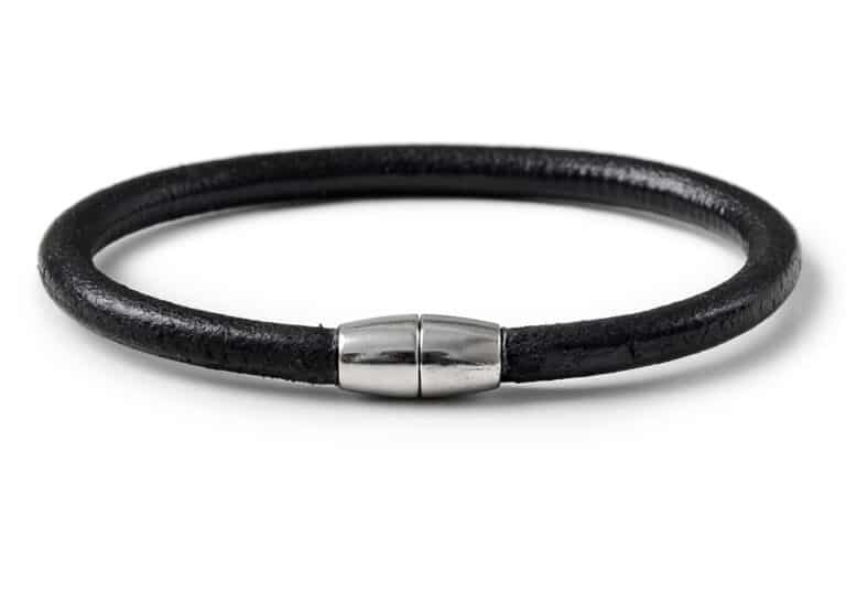 černý kožený náramek