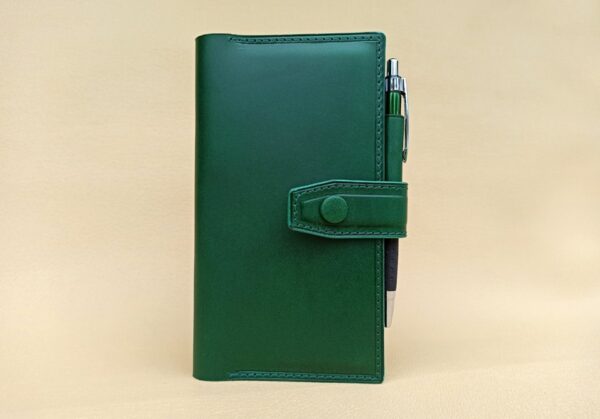 Kožený obal na týdenní diář