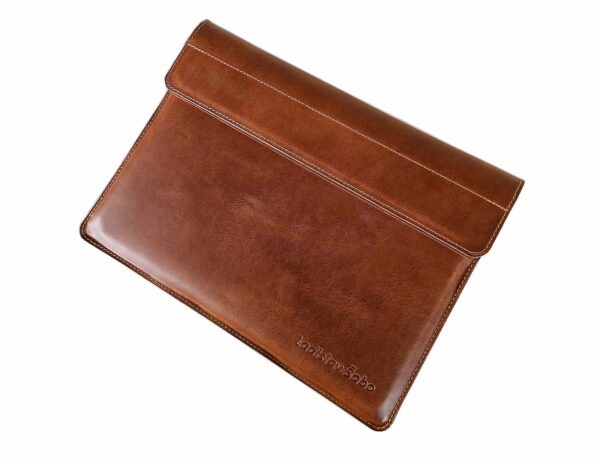Kožený obal na MacBook - 20260530 120108 doostrena1 Kožený obal na MacBook - 20260530 120108 doostrena1